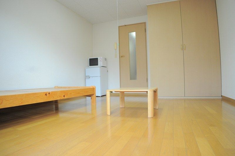 レオパレス天神 居間