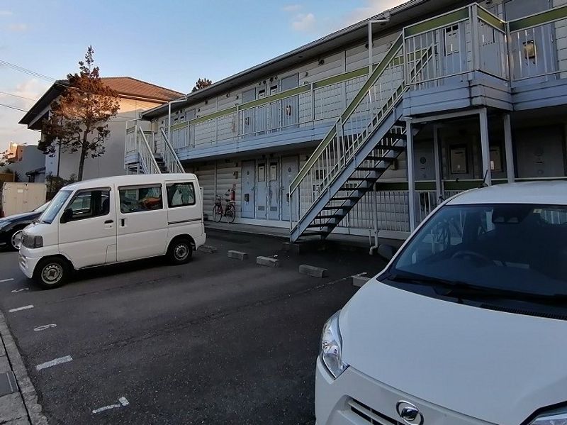 レオパレスミライ 駐車場