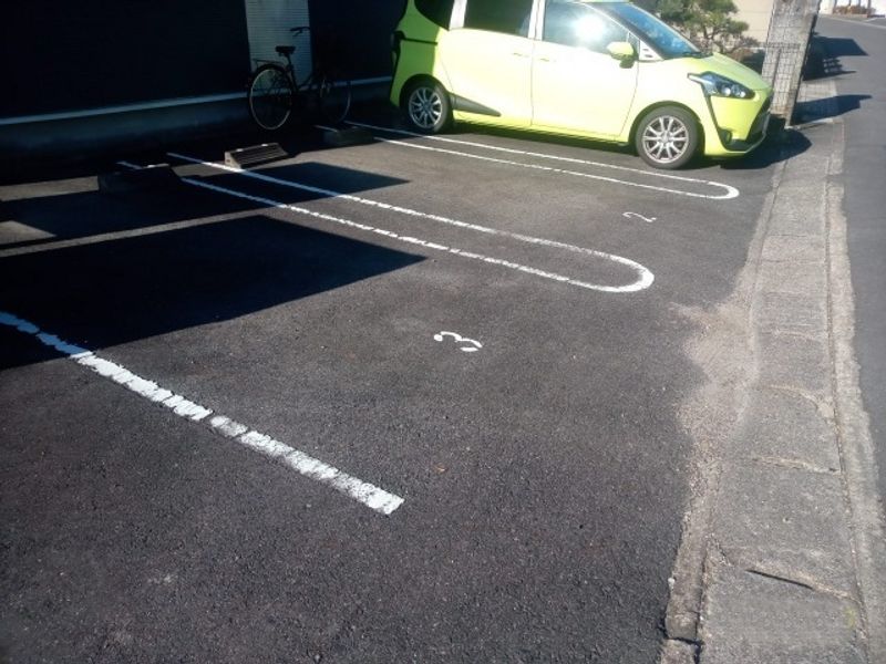 レオネクストＬｉｂｒｅ西中山 駐車場