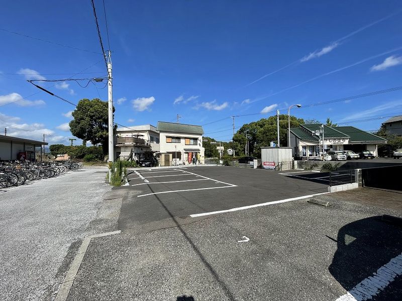 レオパレスアーク 駐車場
