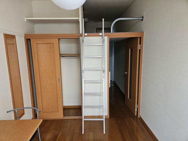 レオパレスメルベーユ　昭和 居間