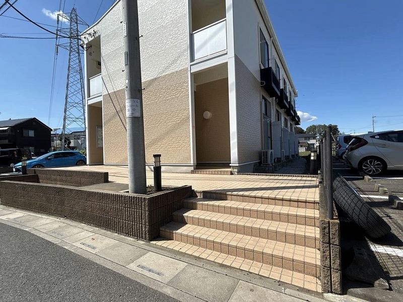 レオパレスサンパーク　３０番 エントランス