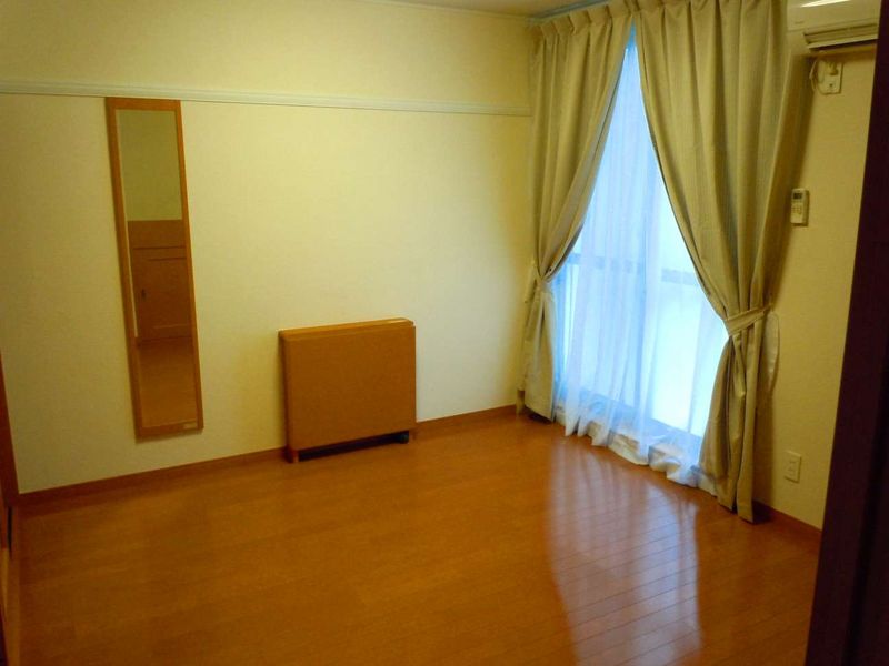 レオパレスＫ 居間