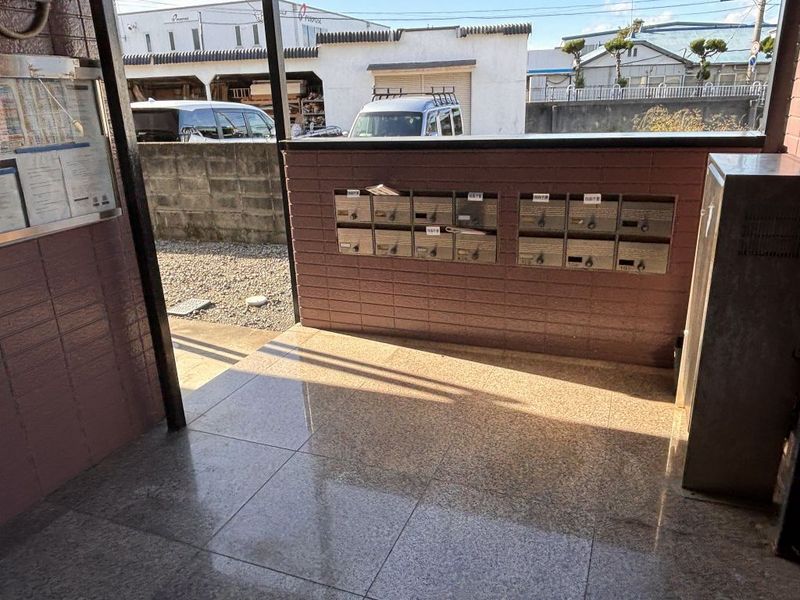 レオパレス柏原 undefined