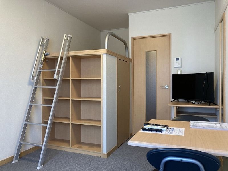 レオパレス早瀬 居間