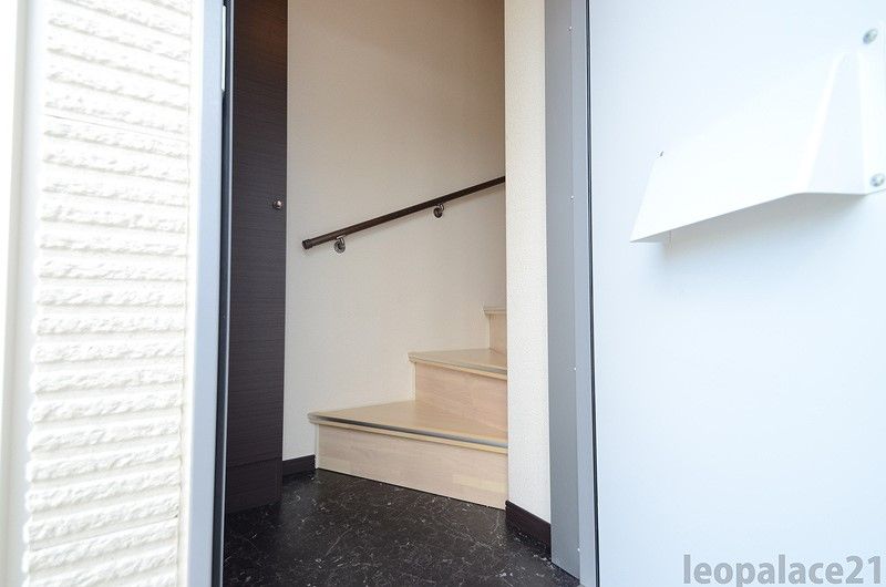 LEONEXT Ishihara A Entrance