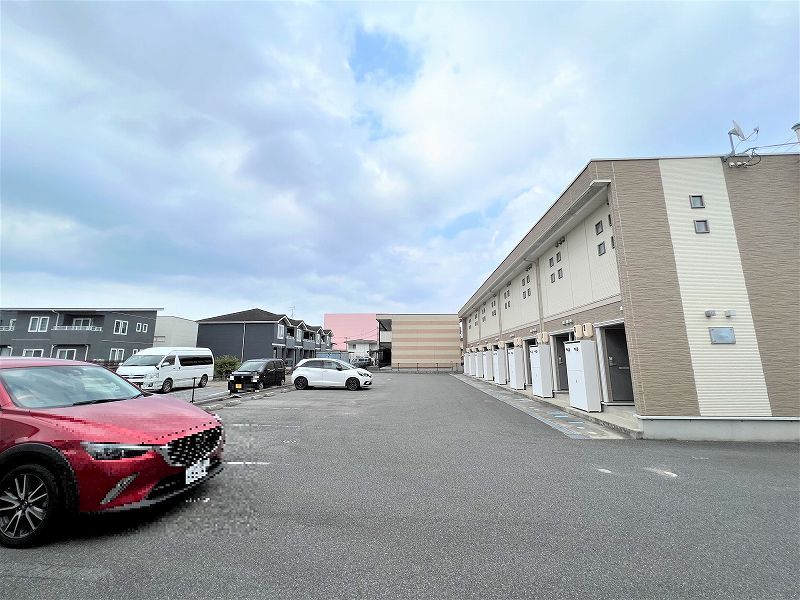 レオネクストｓｅｉｒｉｎⅡ 駐車場