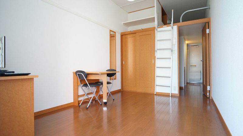 レオパレスクリスタ住吉 居間