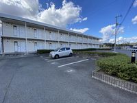 レオパレスマツナミ 駐車場
