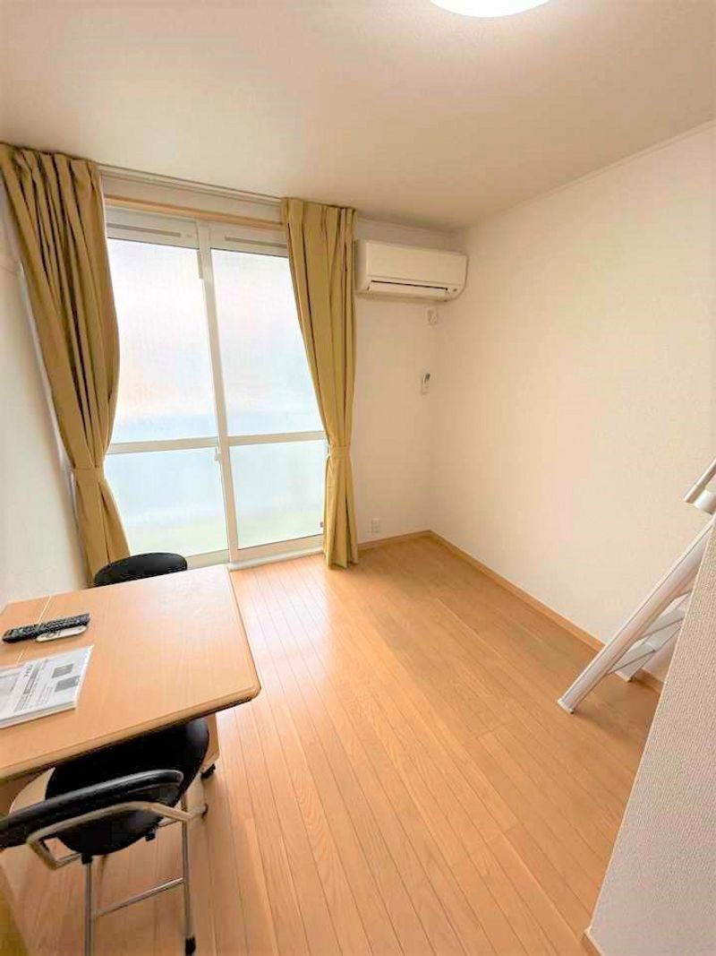 レオパレス七国館 居間