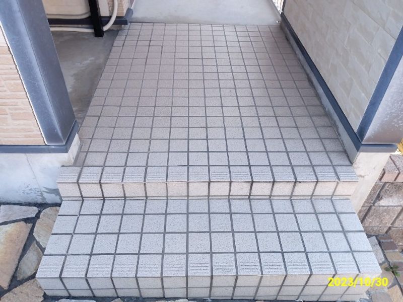 レオパレスドナヴィータ エントランス