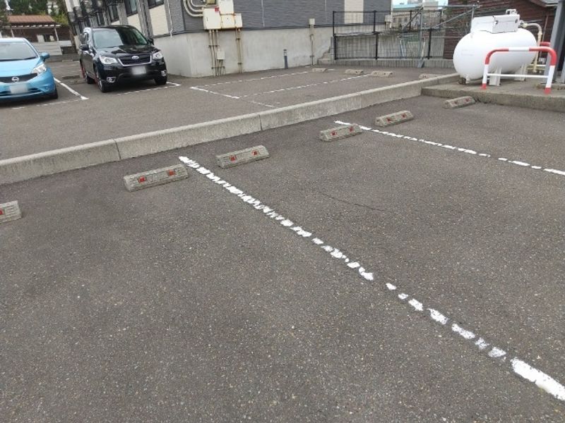 レオパレスシャルム 駐車場