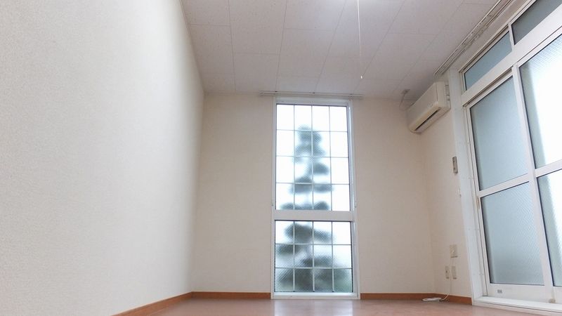 レオパレス陽光邸 居間