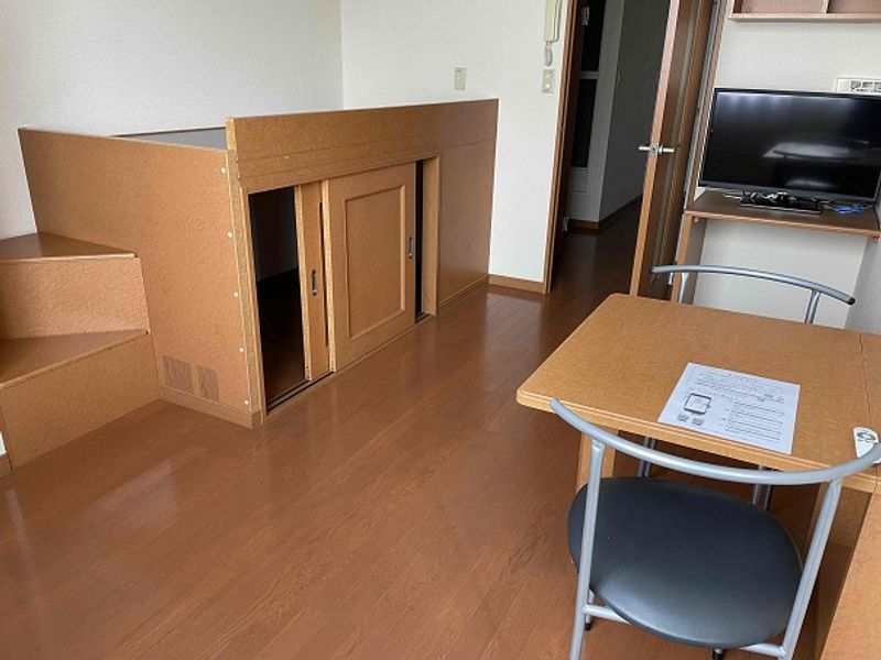 レオパレスポーラスターＡ 居間