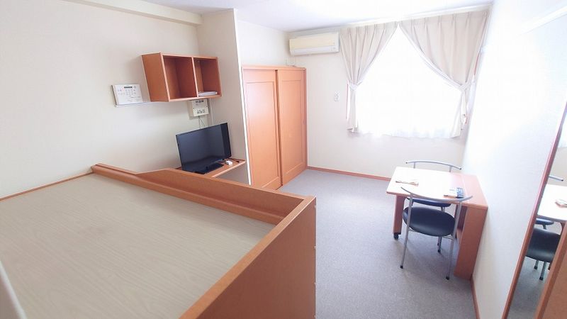 レオパレスやのい 居間