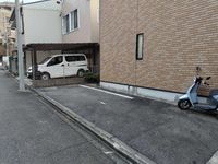 LEONEXT KAORU House 停车场