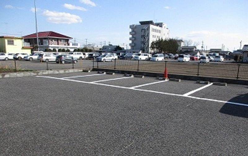レオパレス富士 駐車場