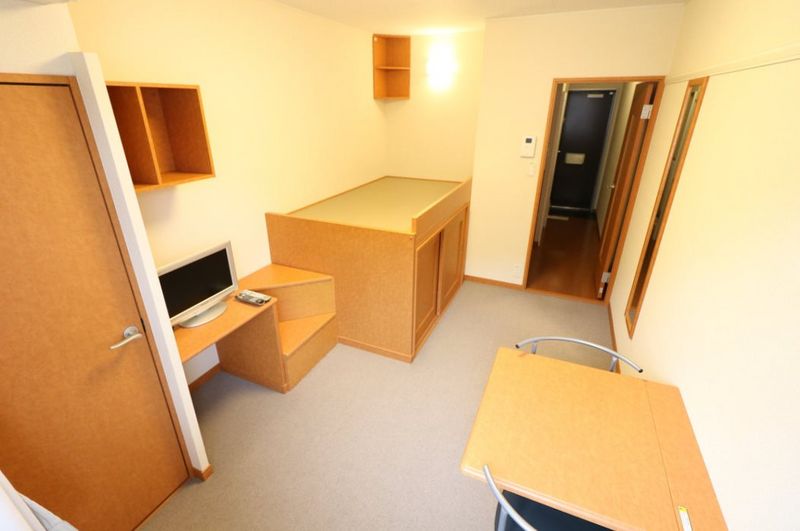 レオパレス平野屋 居間