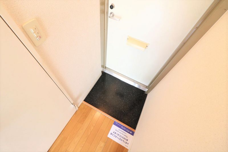 レオパレスフェリシダード 玄関