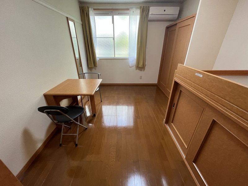 レオパレスグリーンコート　小栗 居間