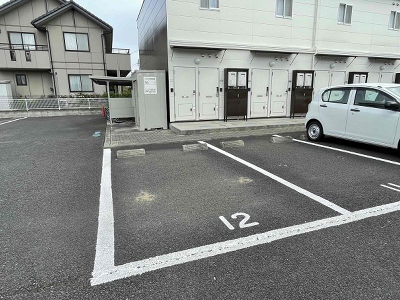 レオパレスポーラスターＡ 駐車場
