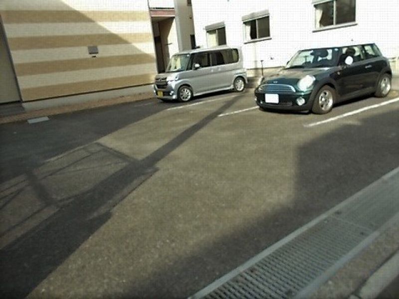 レオパレス柳 駐車場