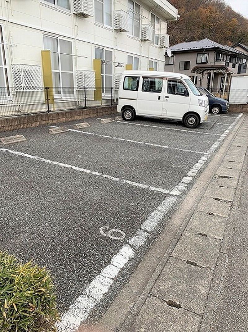 レオパレスうぐいす 駐車場