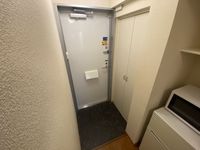 レオパレストビス 玄関