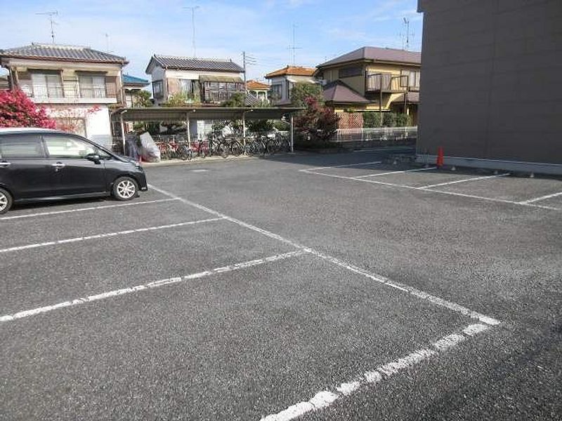 レオパレスプルミエ 駐車場