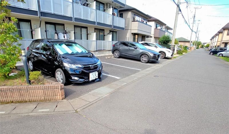 レオパレスヴィクトワール 駐車場