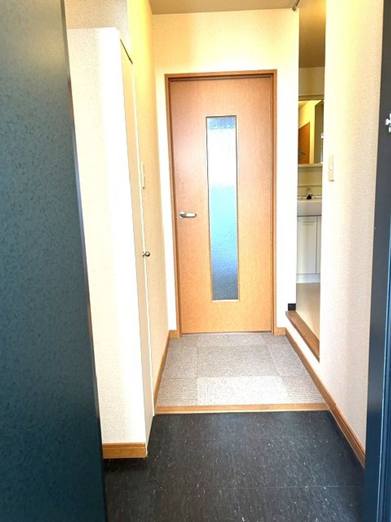 レオパレスＦｌａｔ新栄 玄関