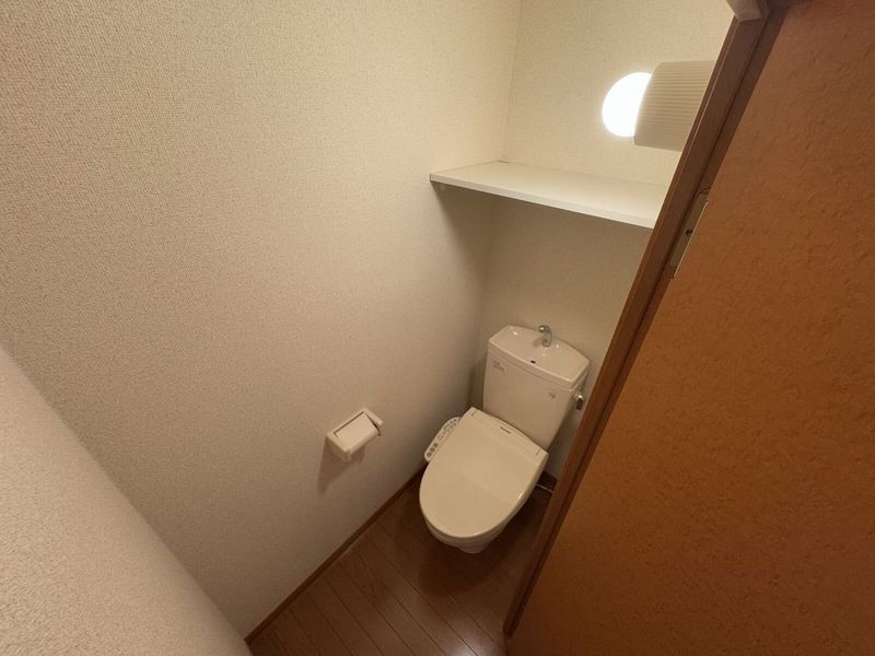 レオパレスラ　レザン トイレ