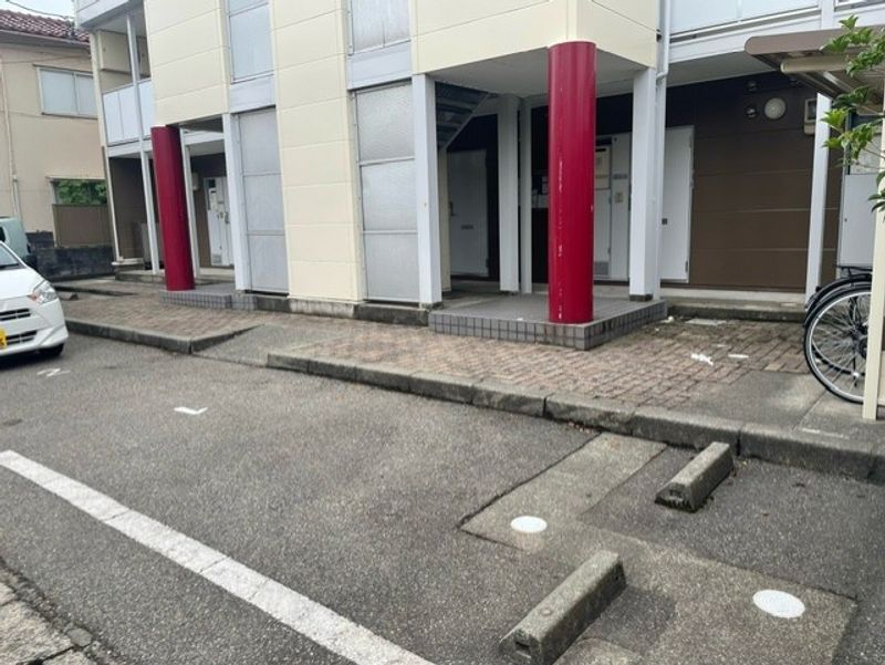 レオパレスアフロディーテ諸江 駐車場