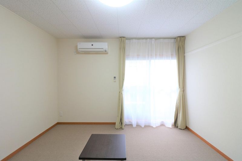 レオパレス山科椥辻 居間