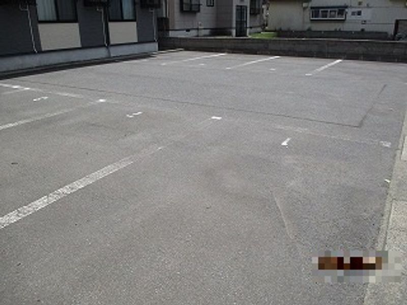レオパレス向日葵 駐車場