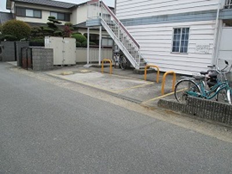 レオパレス長砂 駐車場