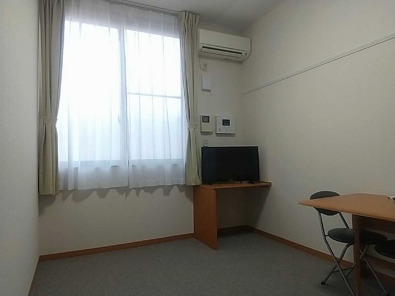 レオパレス小柳町Ⅱ 居間