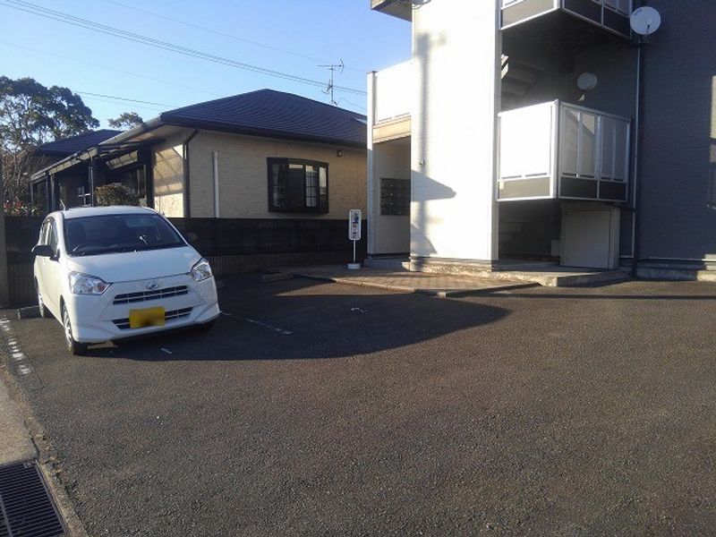レオパレスホワクラハイツ 駐車場