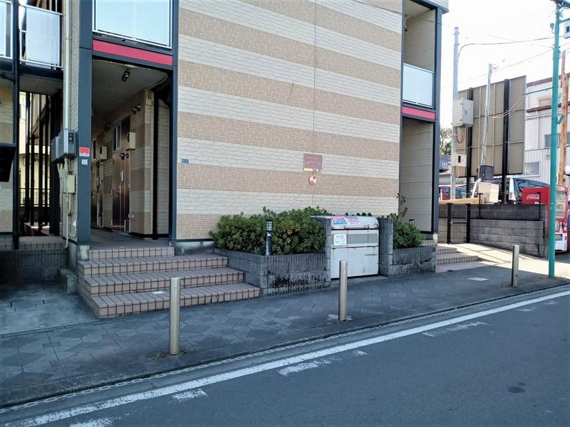 レオパレスクレマチスＢ エントランス