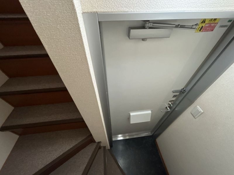 レオパレス西羽貫 玄関