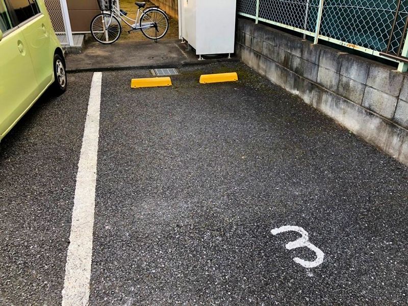レオパレスメゾン・ド・ペルル 駐車場