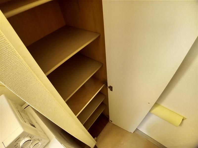 レオパレスルミエール 玄関