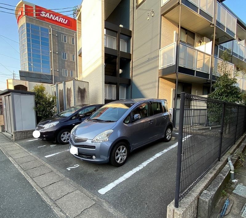 レオパレスカメリアⅢ 駐車場