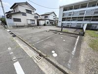 レオパレスエクレール 駐車場