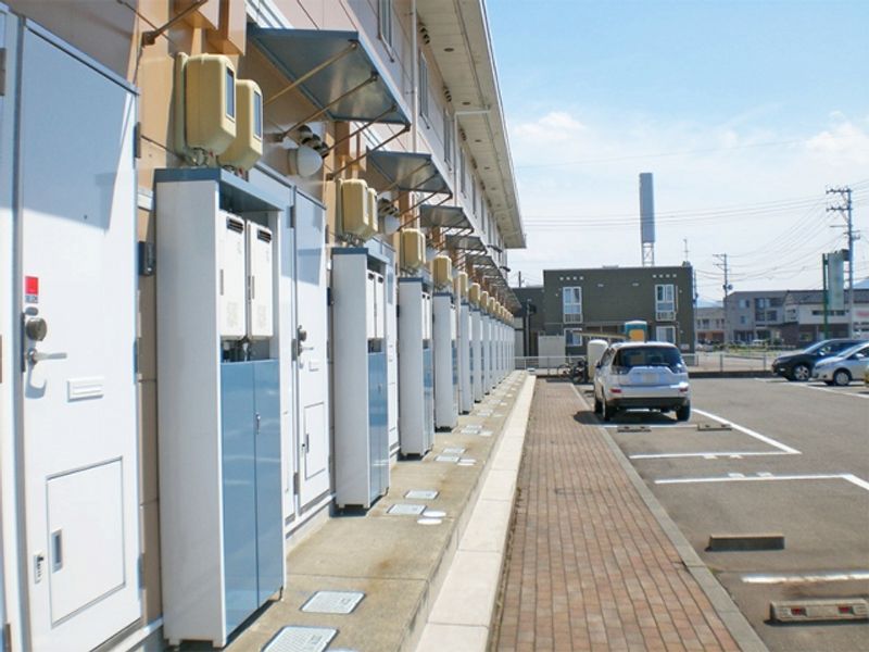レオパレスＦＯＲＥＳＴ 駐車場
