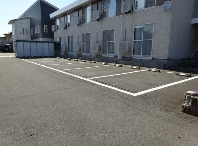 レオパレスオーリス 駐車場