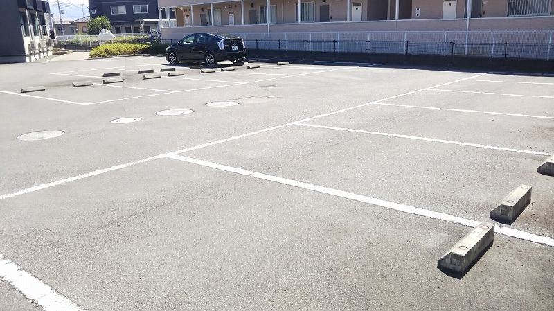 レオパレスエミネンスⅡ 駐車場