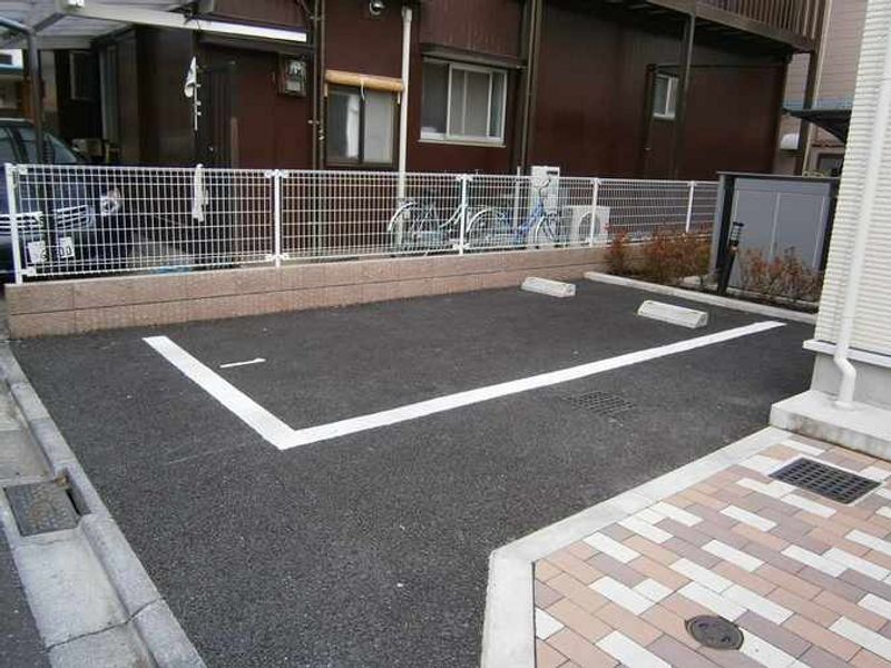 レオネクストソレイユ岡本 駐車場