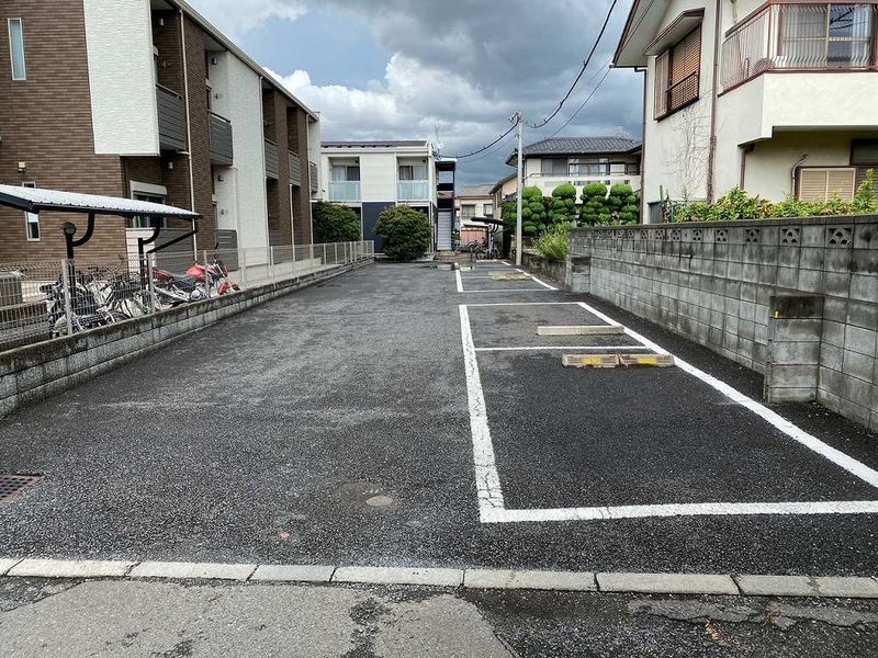 レオネクストクラージュ日進 駐車場