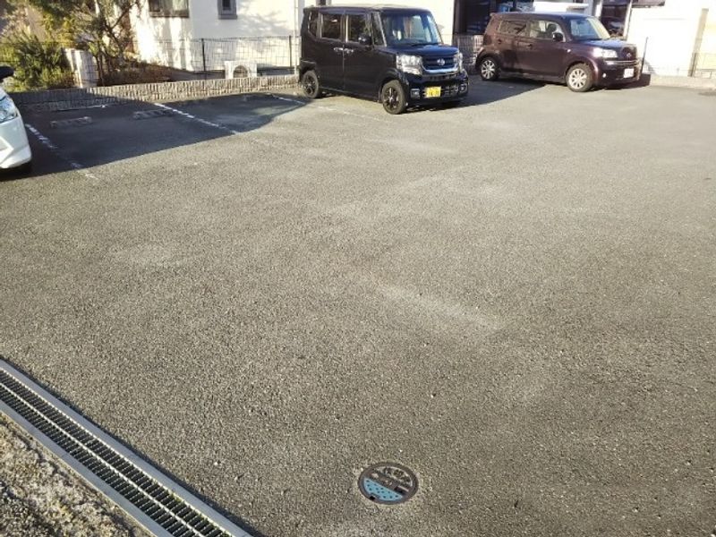 レオパレスウイズダム 駐車場